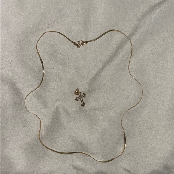 Elegant Gold Chain with Cross pendant - Picture 1 of 4